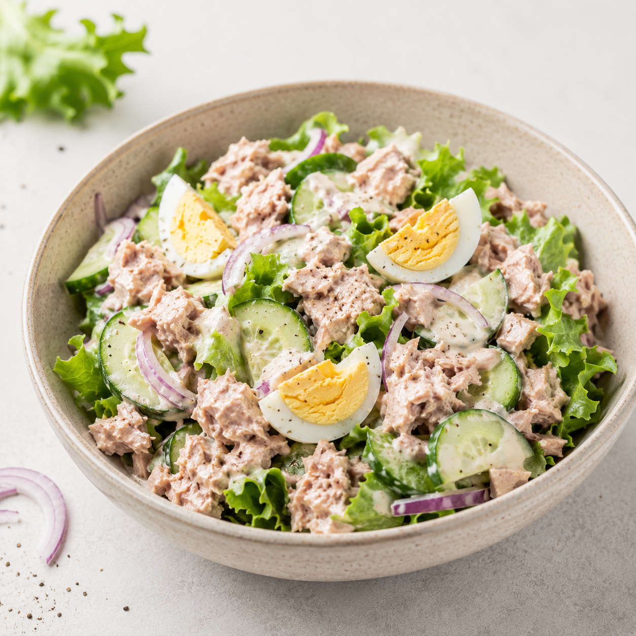Tunsalat med æg